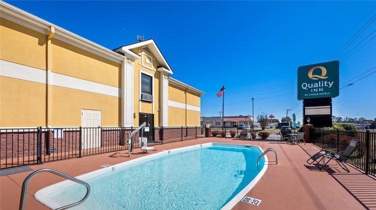 Quality Inn Alexander City Pool