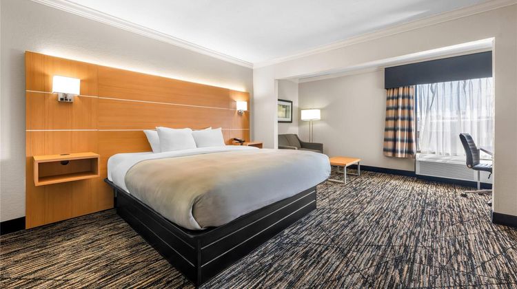 Quality Inn Alexander City Suite