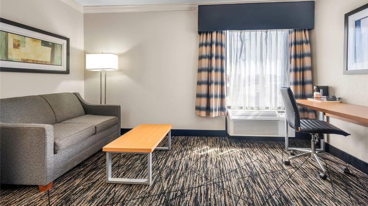 Quality Inn Alexander City Suite