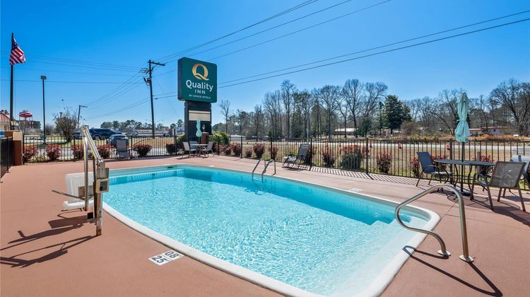 Quality Inn Alexander City Pool