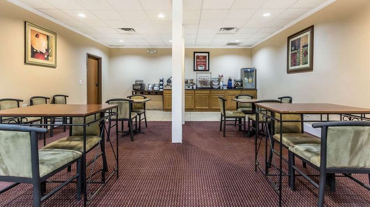 Econo Lodge Eutaw Restaurant