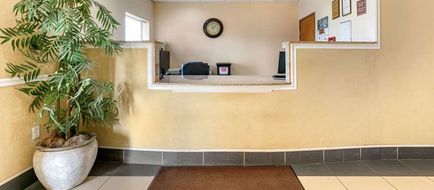 Econo Lodge Eutaw Lobby
