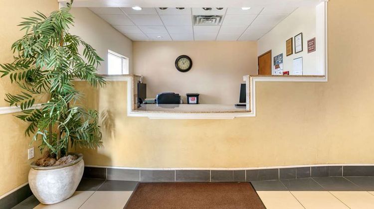 Econo Lodge Eutaw Lobby