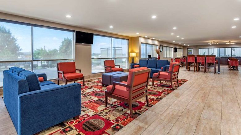 <b>Comfort Suites Florence Lobby</b>. Images powered by <a href="https://iceportal.shijigroup.com/" title="IcePortal" target="_blank">IcePortal</a>.