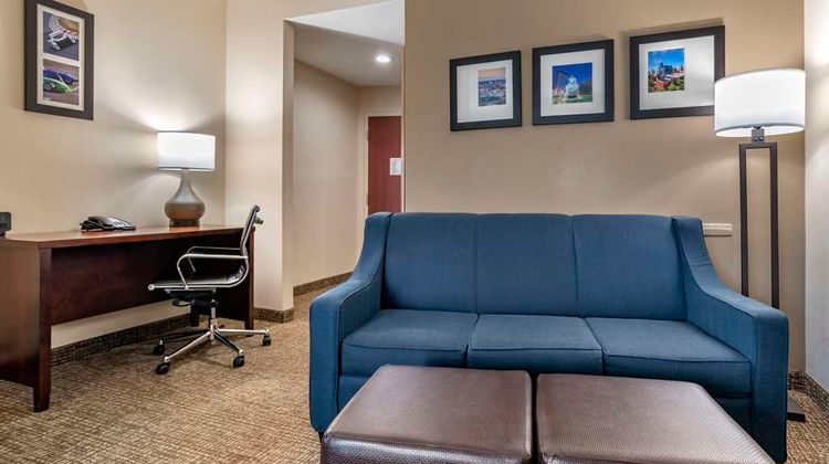 Comfort Suites Pell City Suite