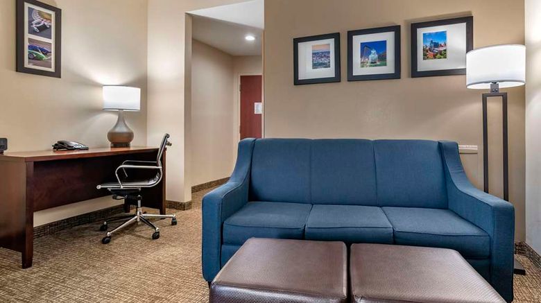 <b>Comfort Suites Pell City Suite</b>. Images powered by <a href="https://iceportal.shijigroup.com/" title="IcePortal" target="_blank">IcePortal</a>.