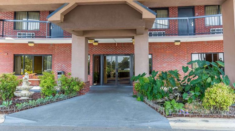 Quality Inn Exterior
