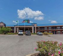 Quality Inn Exterior