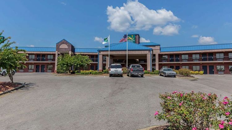 Quality Inn Exterior