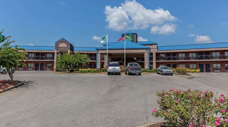 <b>Quality Inn Exterior</b>. Images powered by <a href="https://iceportal.shijigroup.com/" title="IcePortal" target="_blank">IcePortal</a>.