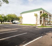 Econo Lodge Exterior