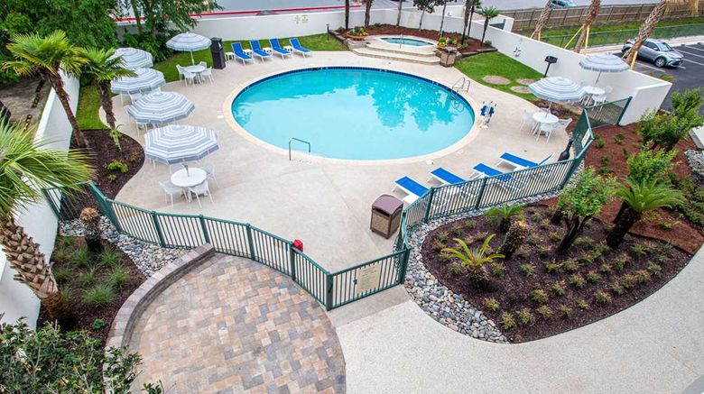 <b>Econo Lodge Pool</b>. Images powered by <a href="https://iceportal.shijigroup.com/" title="IcePortal" target="_blank">IcePortal</a>.