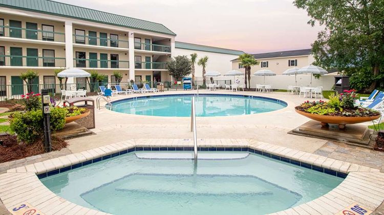 Econo Lodge Pool