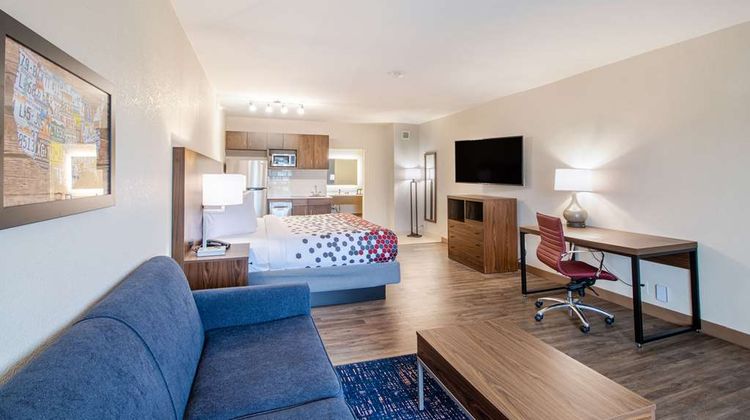 Econo Lodge Suite