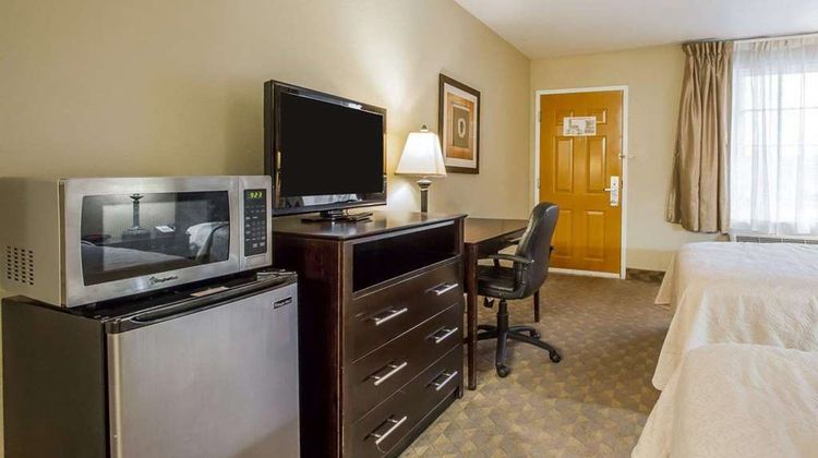 Quality Inn & Suites Room