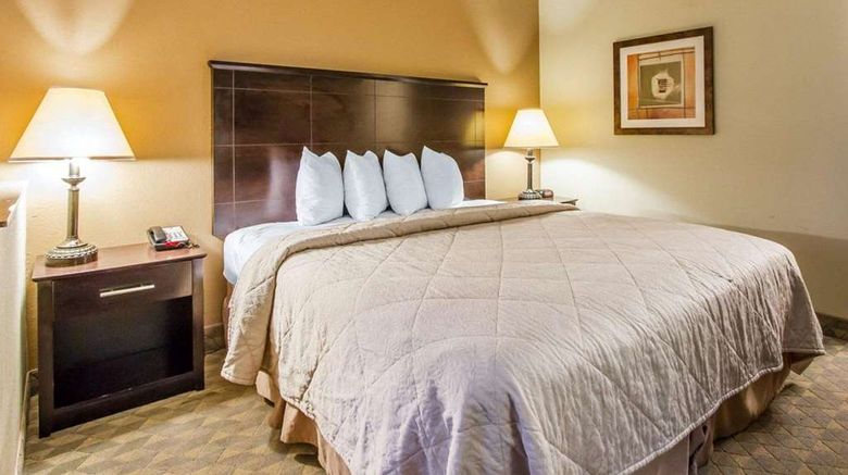 <b>Quality Inn & Suites Suite</b>. Images powered by <a href="https://iceportal.shijigroup.com/" title="IcePortal" target="_blank">IcePortal</a>.