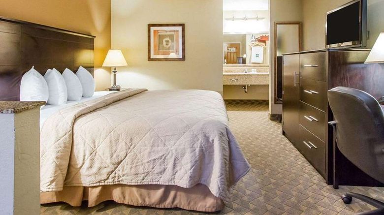 <b>Quality Inn & Suites Suite</b>. Images powered by <a href="https://iceportal.shijigroup.com/" title="IcePortal" target="_blank">IcePortal</a>.