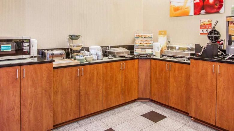 <b>Quality Inn & Suites Restaurant</b>. Images powered by <a href="https://iceportal.shijigroup.com/" title="IcePortal" target="_blank">IcePortal</a>.