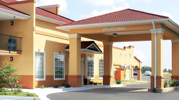 Quality Inn & Suites Exterior