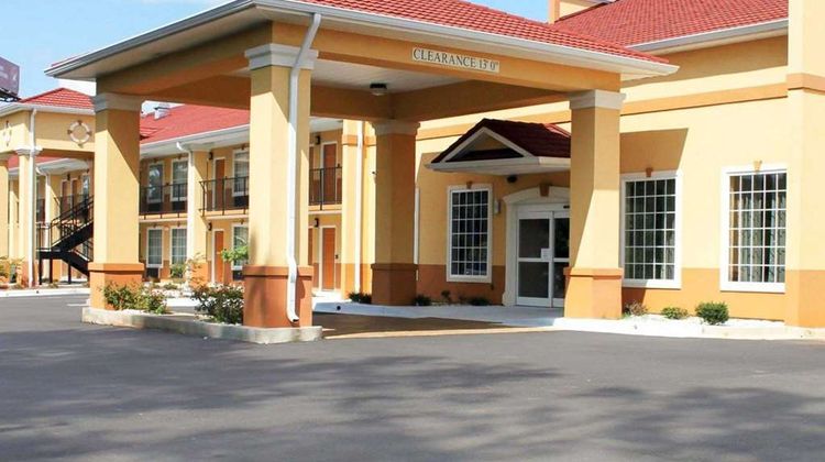 Quality Inn & Suites Exterior