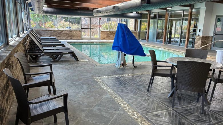 <b>Comfort Inn & Suites Pool</b>. Images powered by <a href="https://iceportal.shijigroup.com/" title="IcePortal" target="_blank">IcePortal</a>.