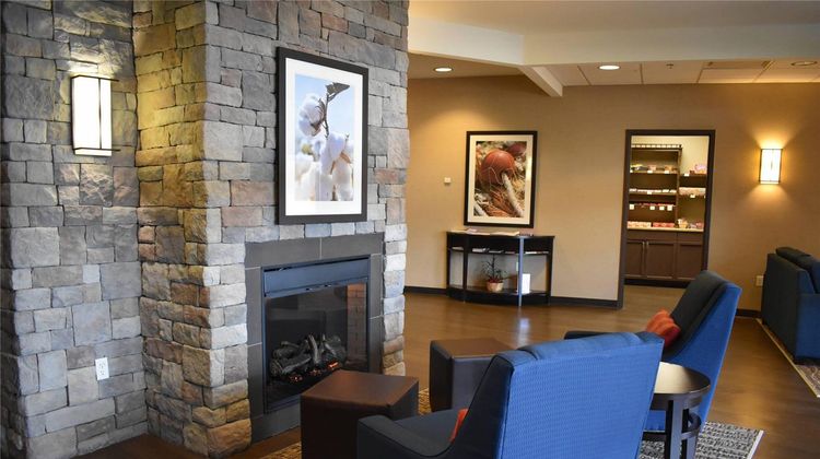 Comfort Inn & Suites Lobby