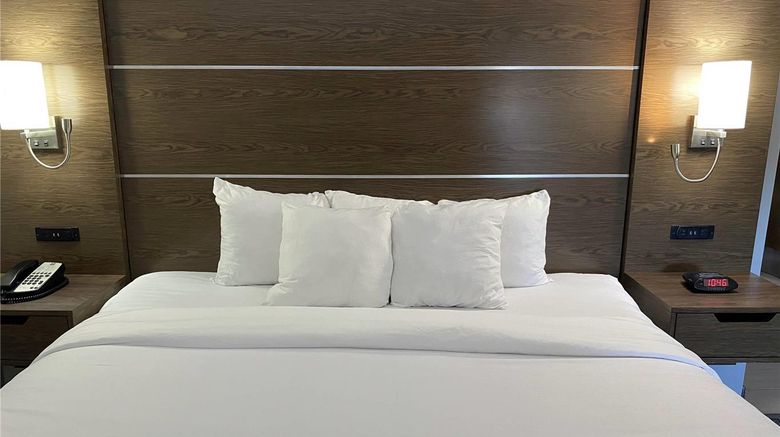 <b>Comfort Inn & Suites Suite</b>. Images powered by <a href="https://iceportal.shijigroup.com/" title="IcePortal" target="_blank">IcePortal</a>.