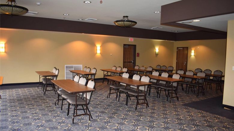 <b>Comfort Inn & Suites Meeting</b>. Images powered by <a href="https://iceportal.shijigroup.com/" title="IcePortal" target="_blank">IcePortal</a>.