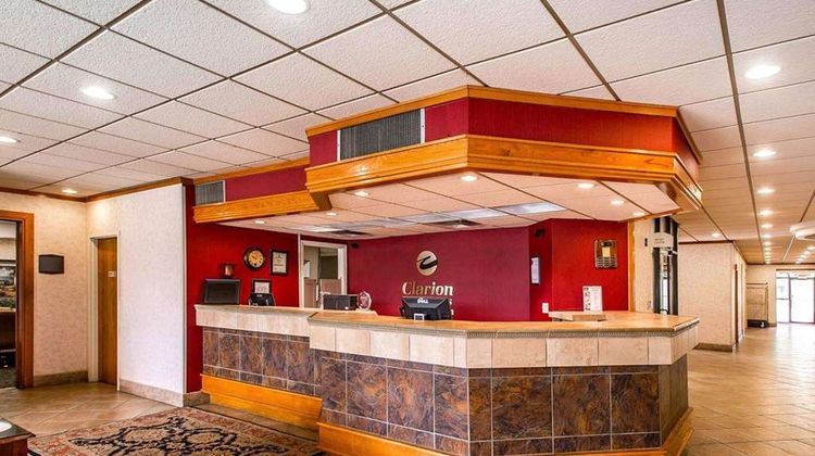 Clarion Inn & Suites Dothan South Lobby