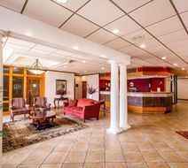 Clarion Inn & Suites Dothan South Lobby