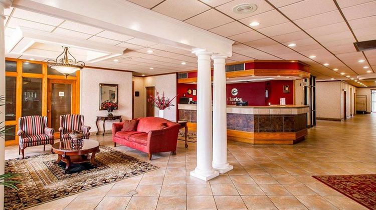 Clarion Inn & Suites Dothan South Lobby