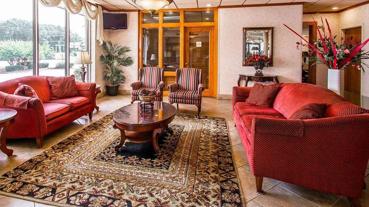 Clarion Inn & Suites Dothan South Lobby