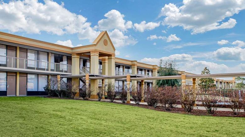 <b>Quality Inn University Area Exterior</b>. Images powered by <a href="https://iceportal.shijigroup.com/" title="IcePortal" target="_blank">IcePortal</a>.