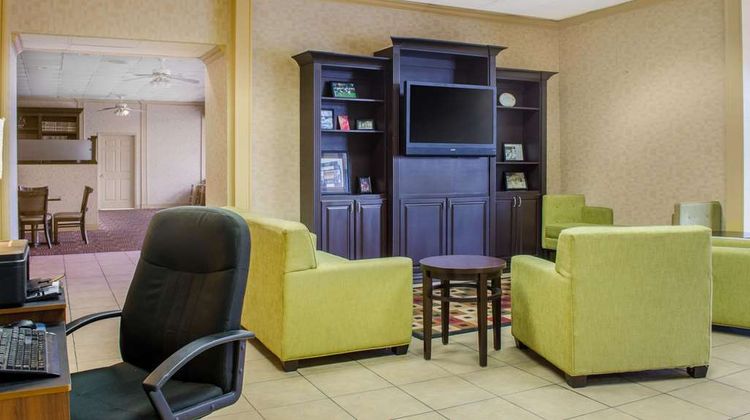 Quality Inn University Area Lobby