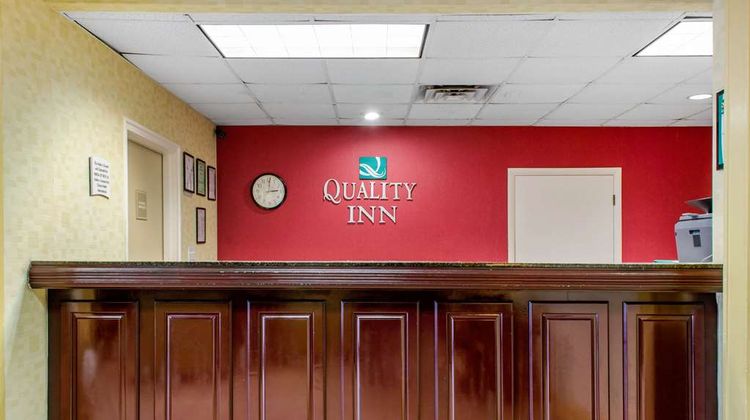 Quality Inn University Area Lobby