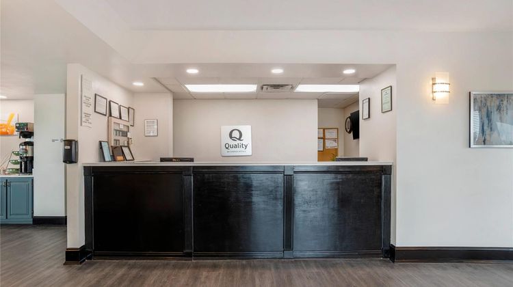 Quality Inn Foley Lobby