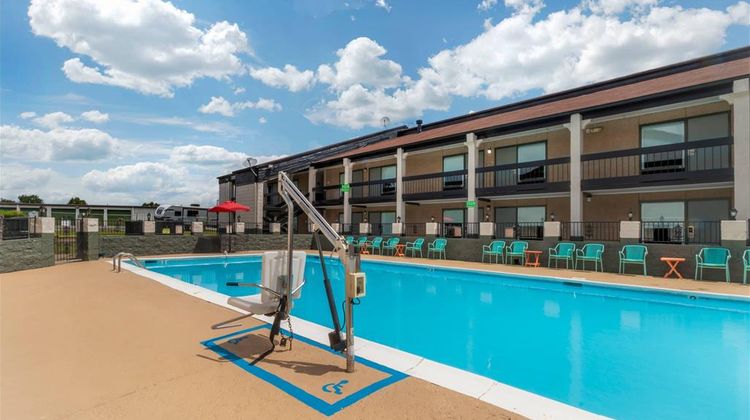 Quality Inn Pool