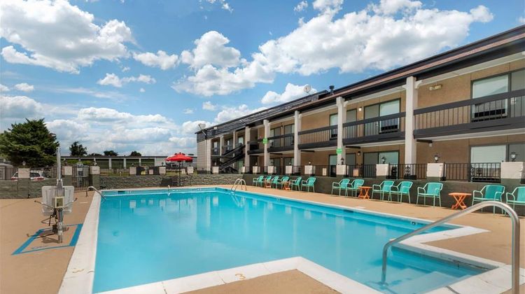 Quality Inn Pool