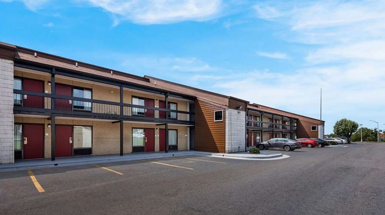 <b>Econo Lodge Madison Airport Exterior</b>. Images powered by <a href="https://iceportal.shijigroup.com/" title="IcePortal" target="_blank">IcePortal</a>.