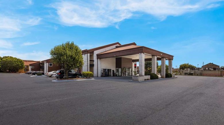 <b>Econo Lodge Madison Airport Exterior</b>. Images powered by <a href="https://iceportal.shijigroup.com/" title="IcePortal" target="_blank">IcePortal</a>.