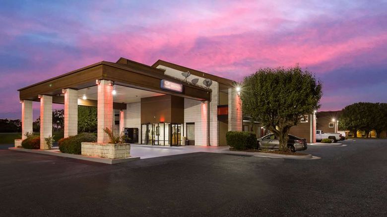 <b>Econo Lodge Madison Airport Exterior</b>. Images powered by <a href="https://iceportal.shijigroup.com/" title="IcePortal" target="_blank">IcePortal</a>.