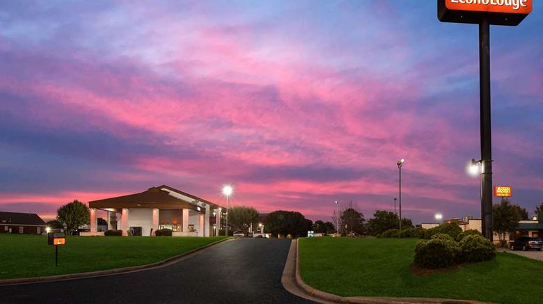 <b>Econo Lodge Madison Airport Exterior</b>. Images powered by <a href="https://iceportal.shijigroup.com/" title="IcePortal" target="_blank">IcePortal</a>.