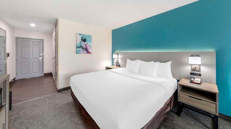 <b>Comfort Inn Room</b>. Images powered by <a href="https://iceportal.shijigroup.com/" title="IcePortal" target="_blank">IcePortal</a>.