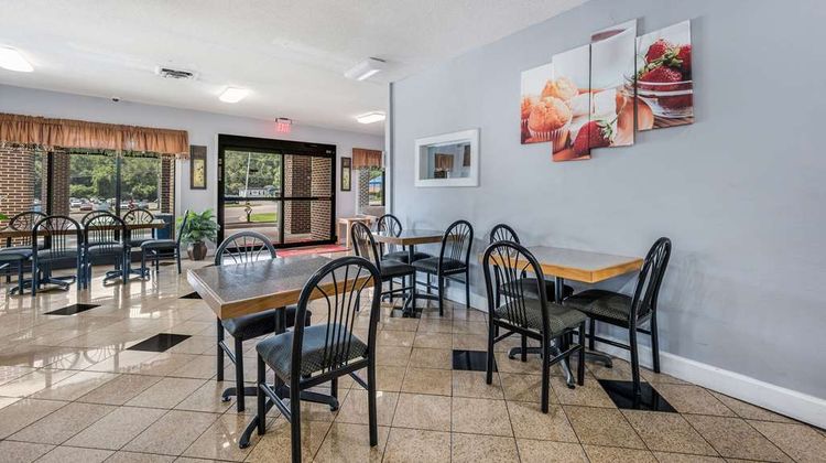 Econo Lodge Inn & Suites Restaurant