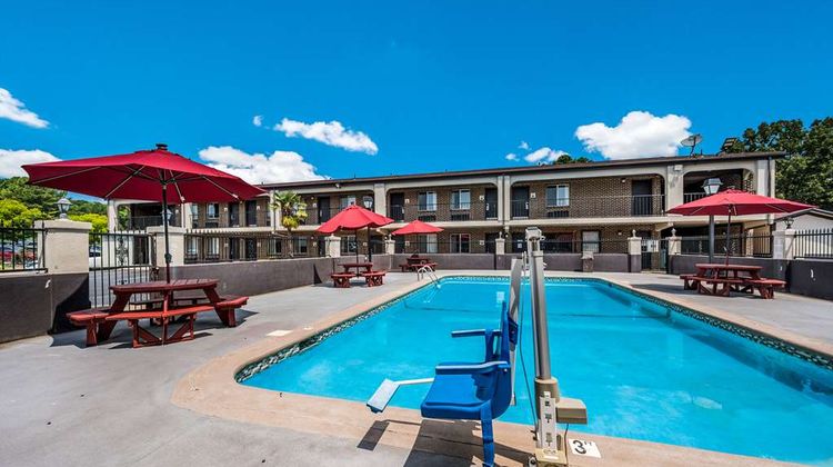 Econo Lodge Inn & Suites Pool