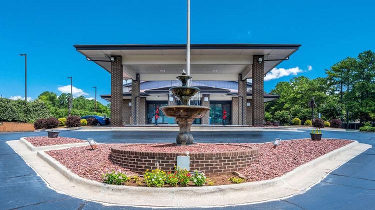 Econo Lodge Inn & Suites Exterior