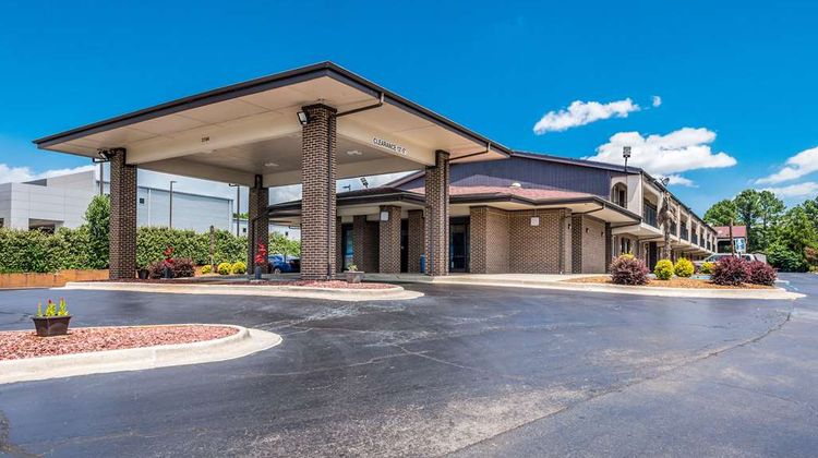 Econo Lodge Inn & Suites Exterior