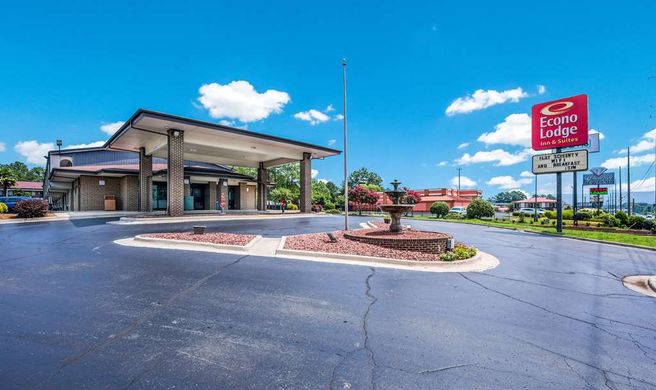 Econo Lodge Inn & Suites Exterior