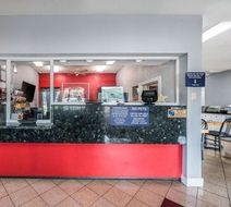 Econo Lodge Inn & Suites Lobby
