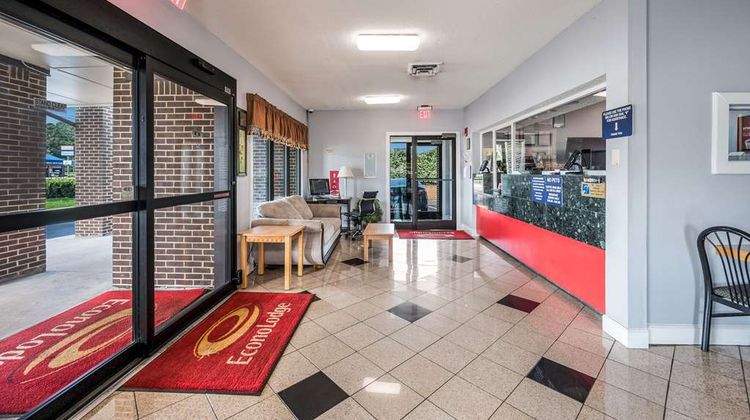 Econo Lodge Inn & Suites Lobby